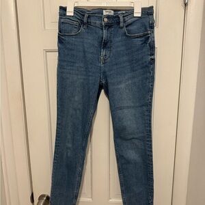 Kensie Dark Wash Skinny Jeans in Blue